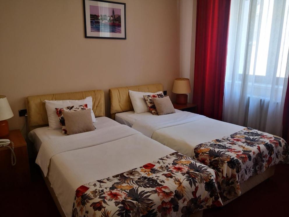 Hotel N Belgrád Kültér fotó