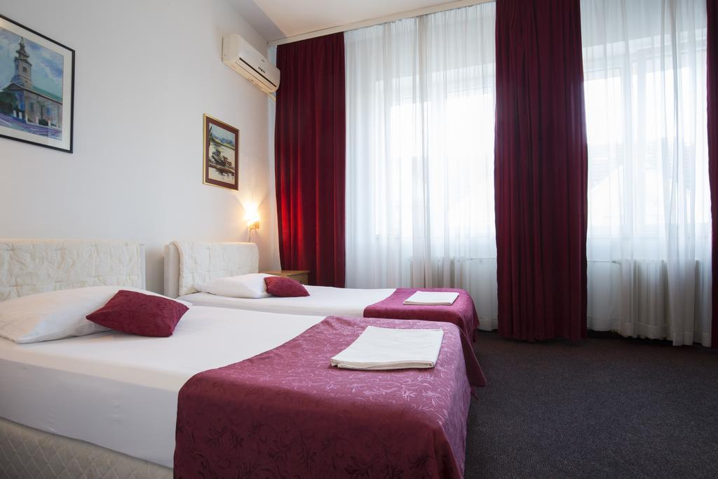 Hotel N Belgrád Kültér fotó