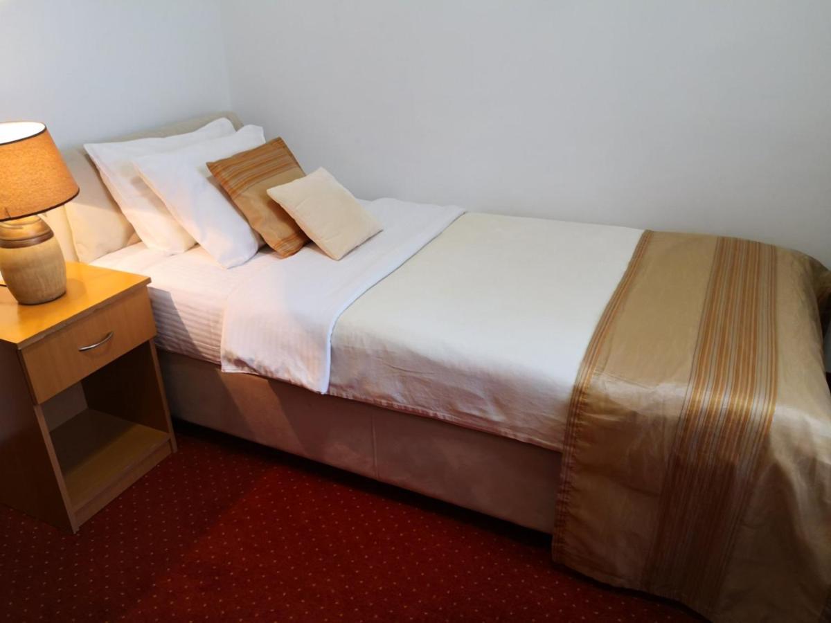 Hotel N Belgrád Kültér fotó